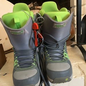 Snowboard boots size 7.5